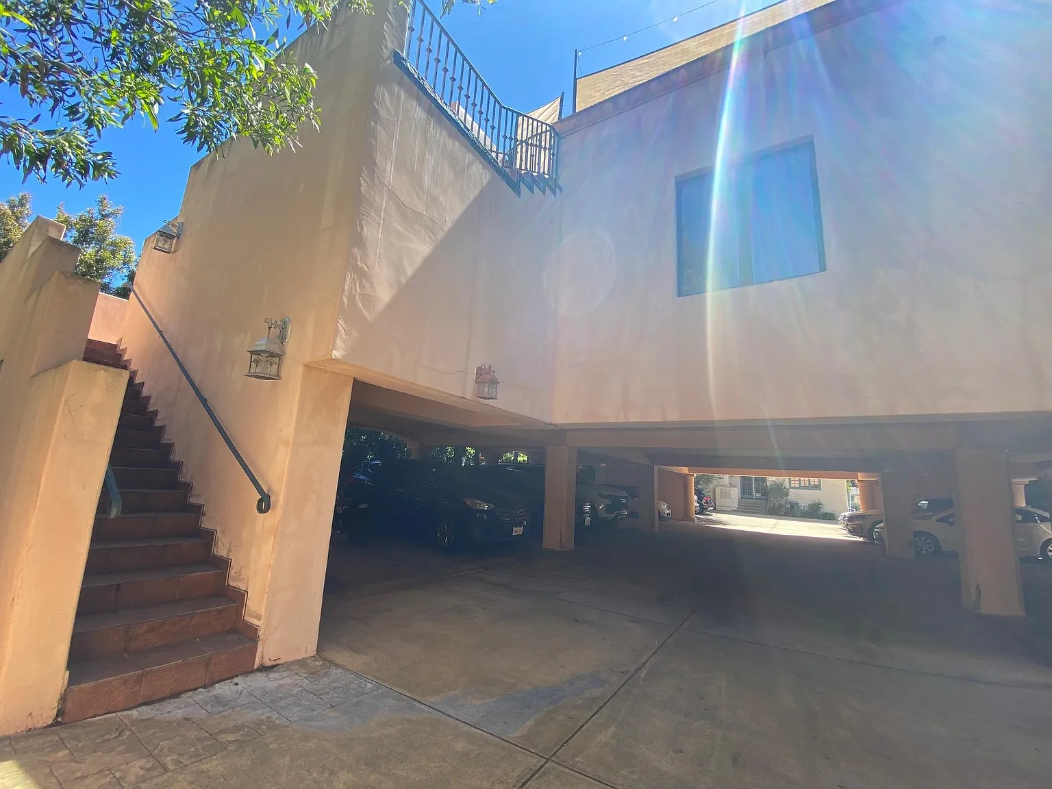 3 bed, 2000 sqft, $5,600 — Photo 1
