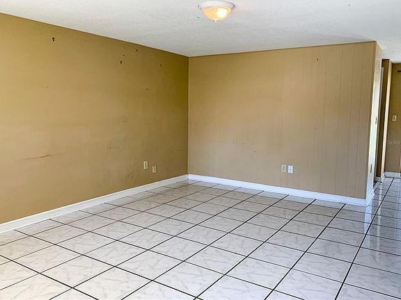 3rd image of 2119 Cordova Cir W