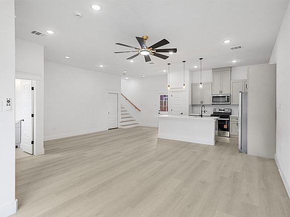 4th image of 4111 E Toliver St