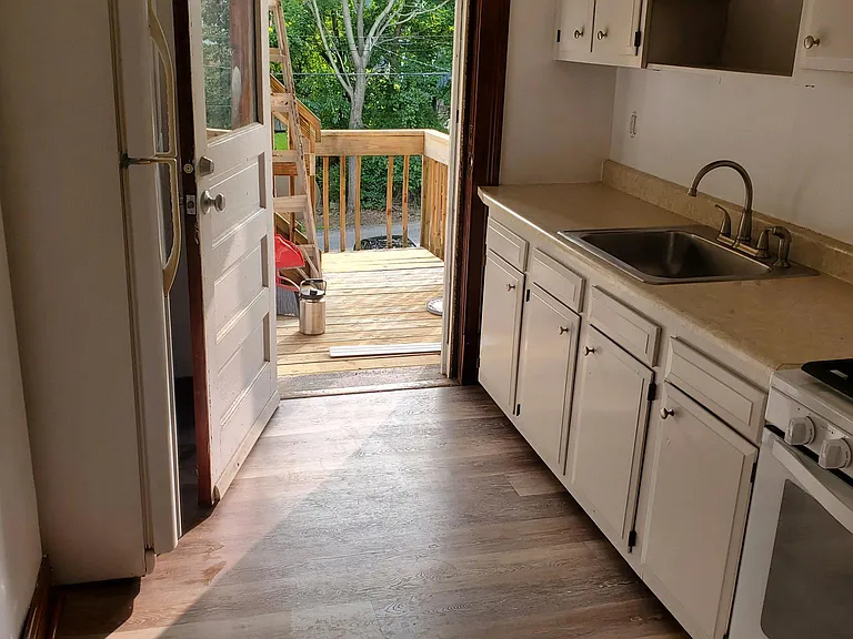 421 Orchard Ave #4 — Photo 2