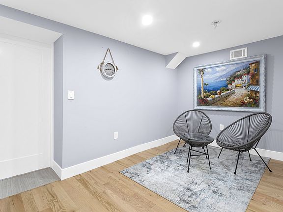 3rd image of 14 Roosevelt Pl #2B