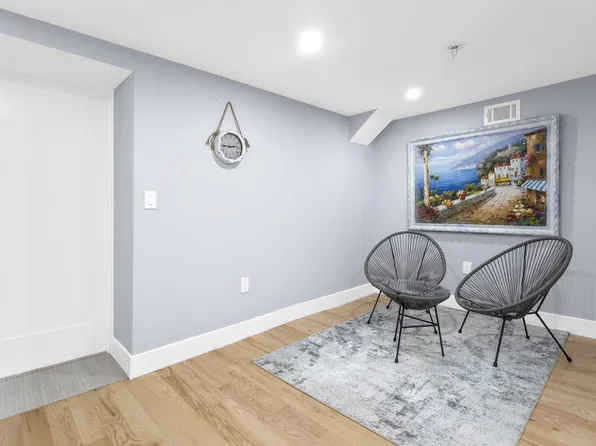 14 Roosevelt Place image 13 of 16