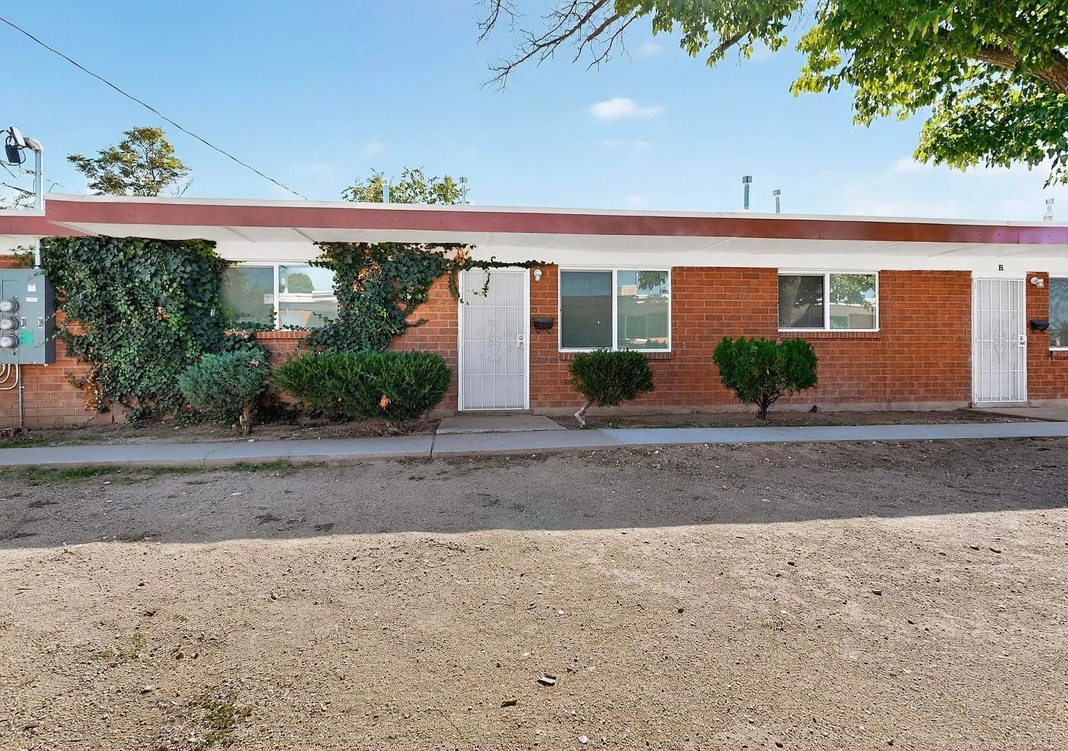 540 Cardenas Dr SE — Photo 1