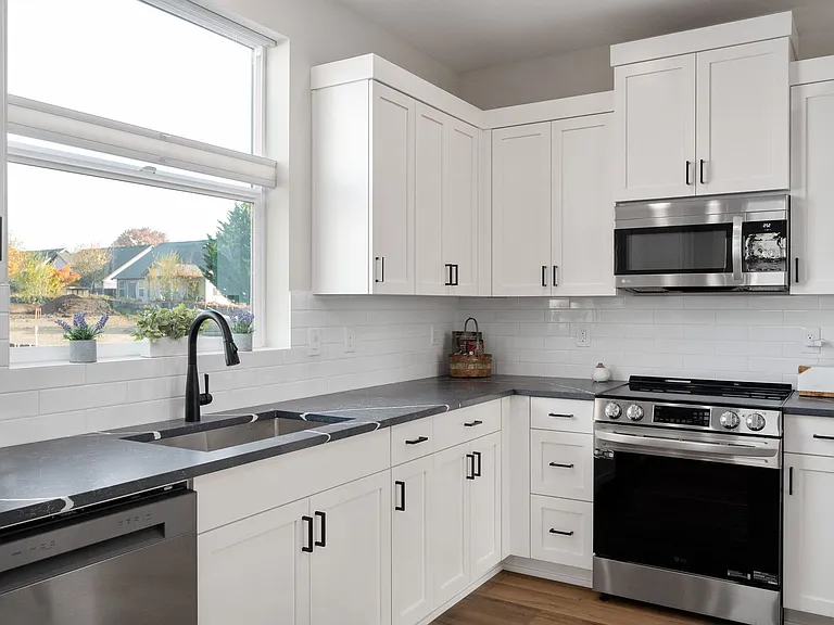 Brand New Newberg Homes- Up to 1 Month Free! — Photo 19