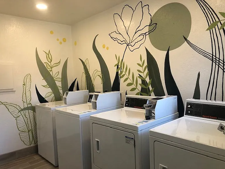 La Vista Apartments — Photo 27