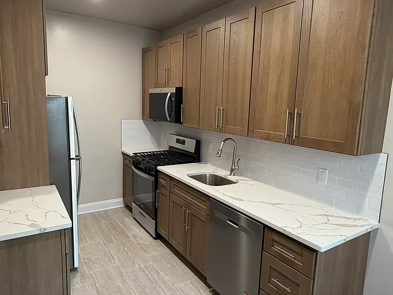 61 Duncan Ave Apartments — Photo 3