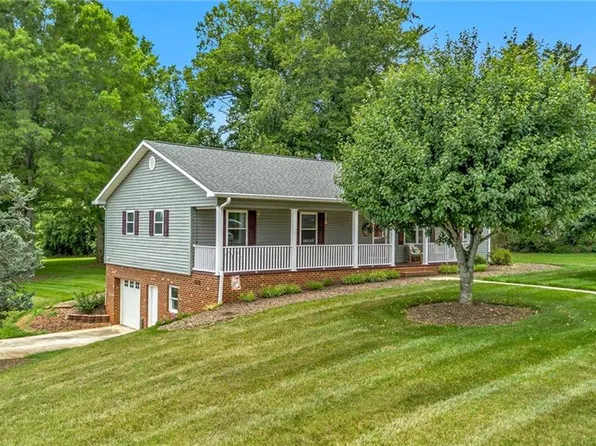 698 Oak Grove Church Rd, Millers Creek, NC 28651