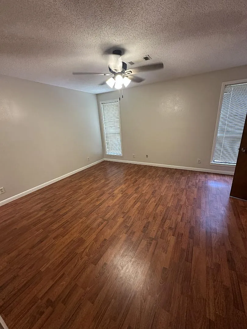1001 W 41st Ave - Apt # 13 — Photo 4