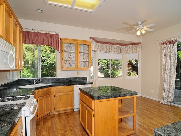 5th image of 8191 Kingsbridge Dr