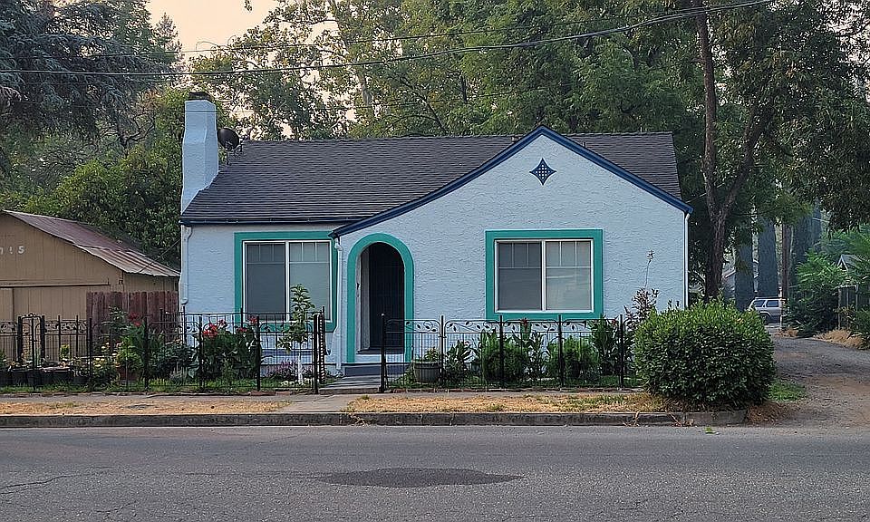 2nd image of 715 Douglas St