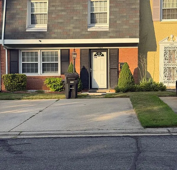 1303 Potomac Heights Dr — Photo 1