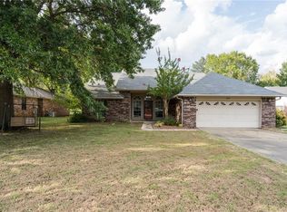 1800 Oakview Dr, Lavaca, AR 72941