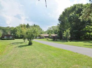 1591 Blood Rd, Lyndonville, NY 14098