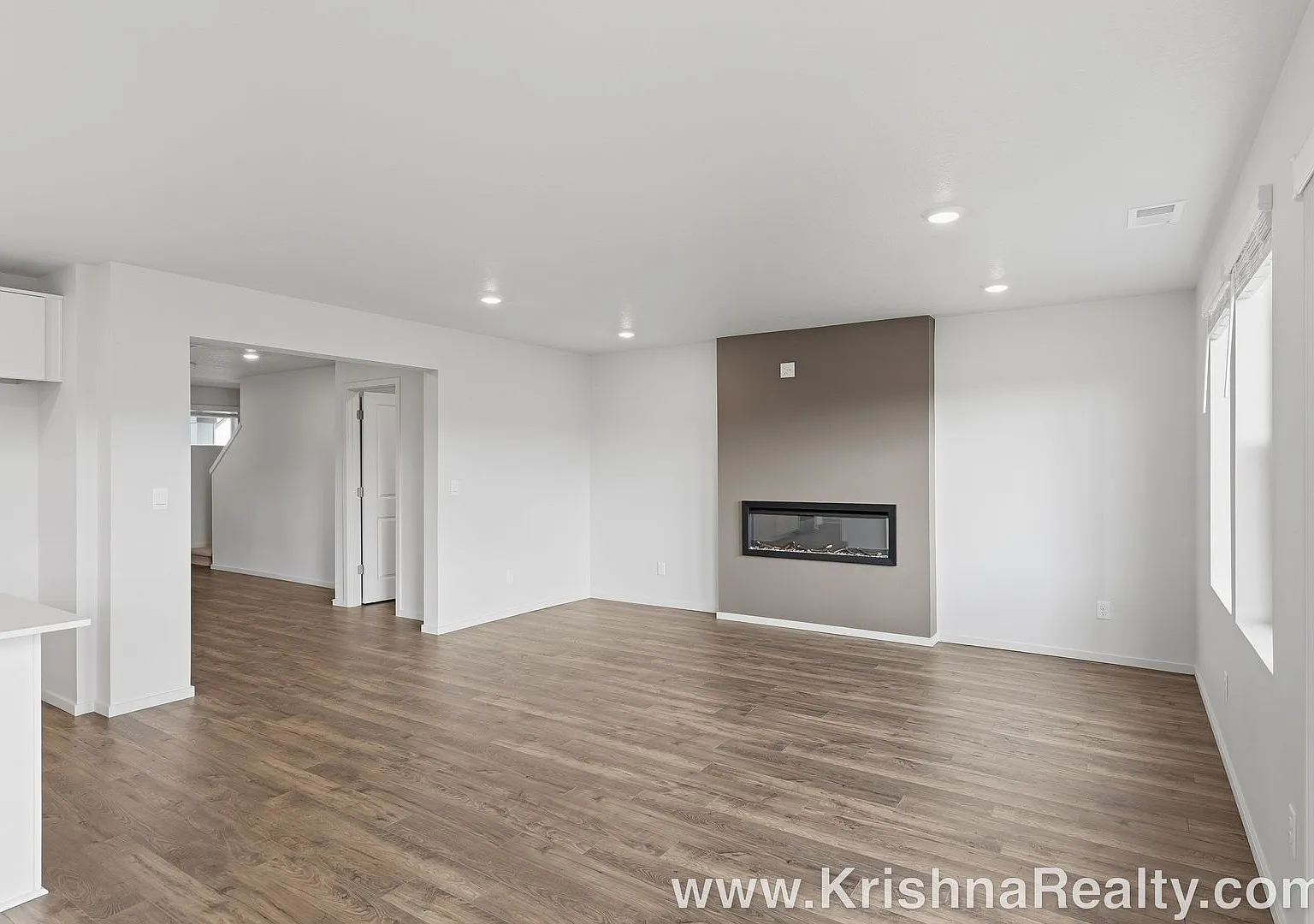 Beautiful 4 Bedroom | 2.5 Bathroom | Single Family Home | Located In East Park Village Community ... — Photo 3