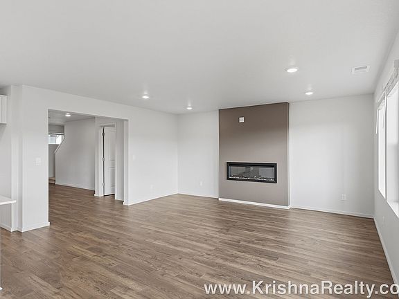 3rd image of 4984 Columbus Ave NE