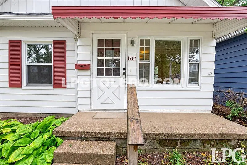 3 bed, 1.0 bath, 737 sqft, $1,250 — Photo 2