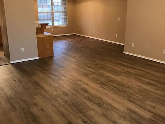 3rd image of 1841 Parkridge Dr
