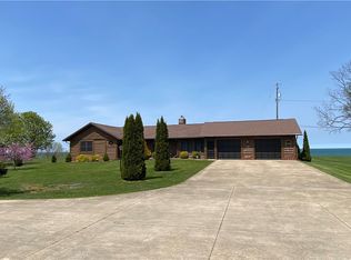 1104 Lake Rd, Conneaut, OH 44030