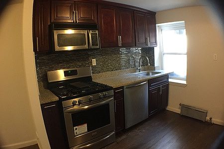 2nd image of 82 Quincy St APT 1