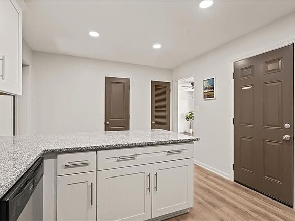 4th image of 2723 N 61st Ter