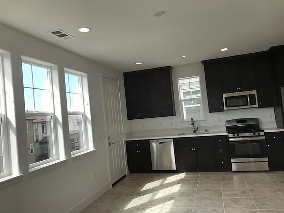 3rd image of 2700 Boardwalk Ave #B