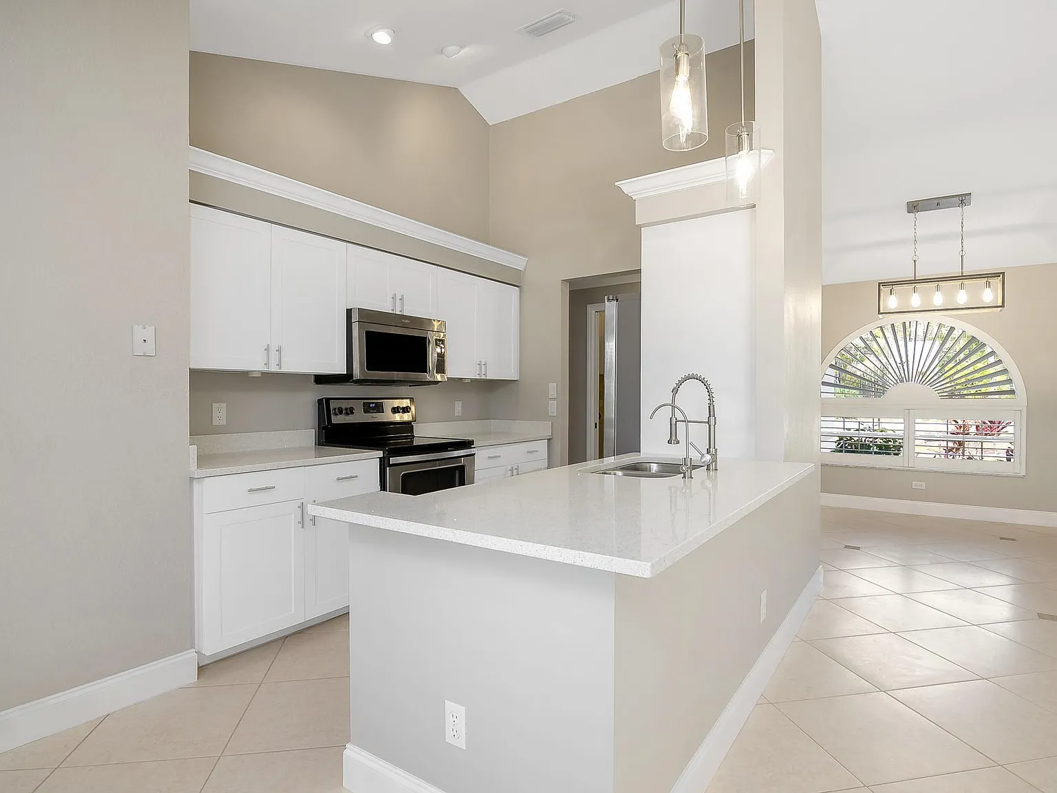 4 bed, 1507 sqft, $2,900 — Photo 2