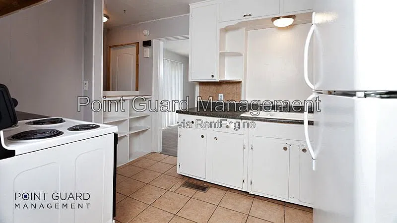 3 bed, 1.0 bath, 992 sqft, $995 — Photo 3