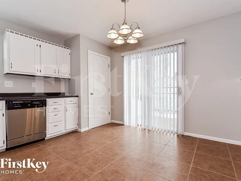 11704 Grenadier Ln — Photo 6