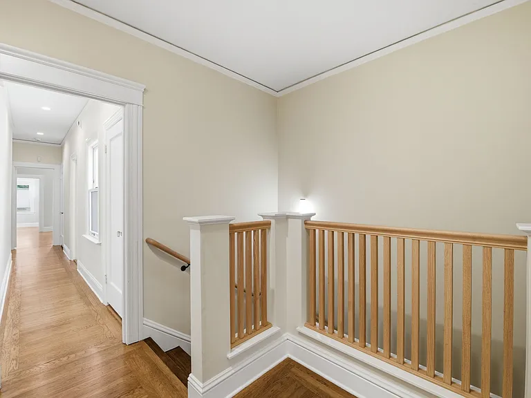 1141 Bay St — Photo 25