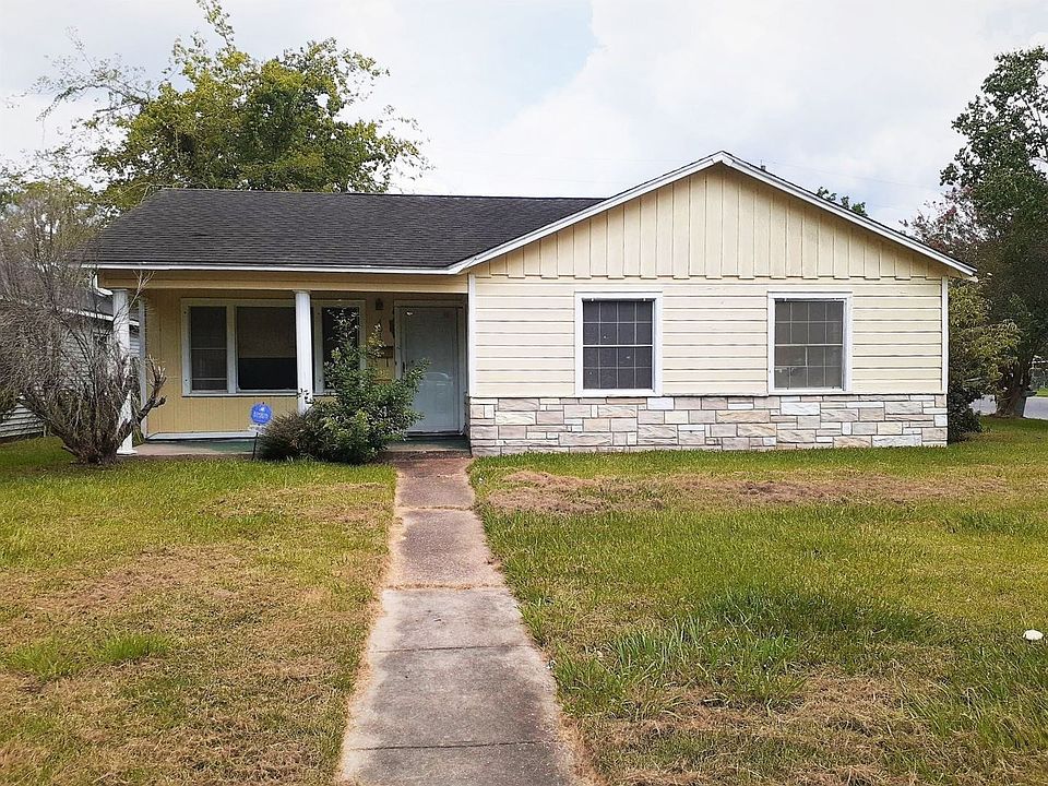 1st image of 4010 E Lynwood Dr