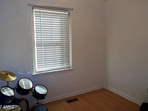 Bedroom 3- laminate vinyl floors
