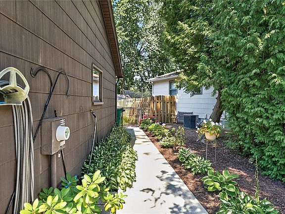 4th image of 175 Troutbeck Ln
