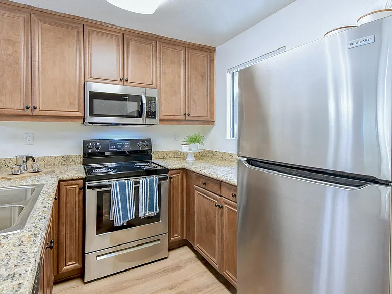 Shadowridge Park Apartments — Photo 24