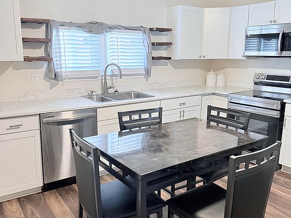 5th image of 202 Spruce St