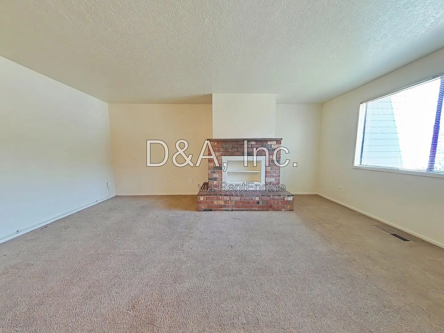 2 bed, 1.0 bath, 750 sqft, $1,295 — Photo 2