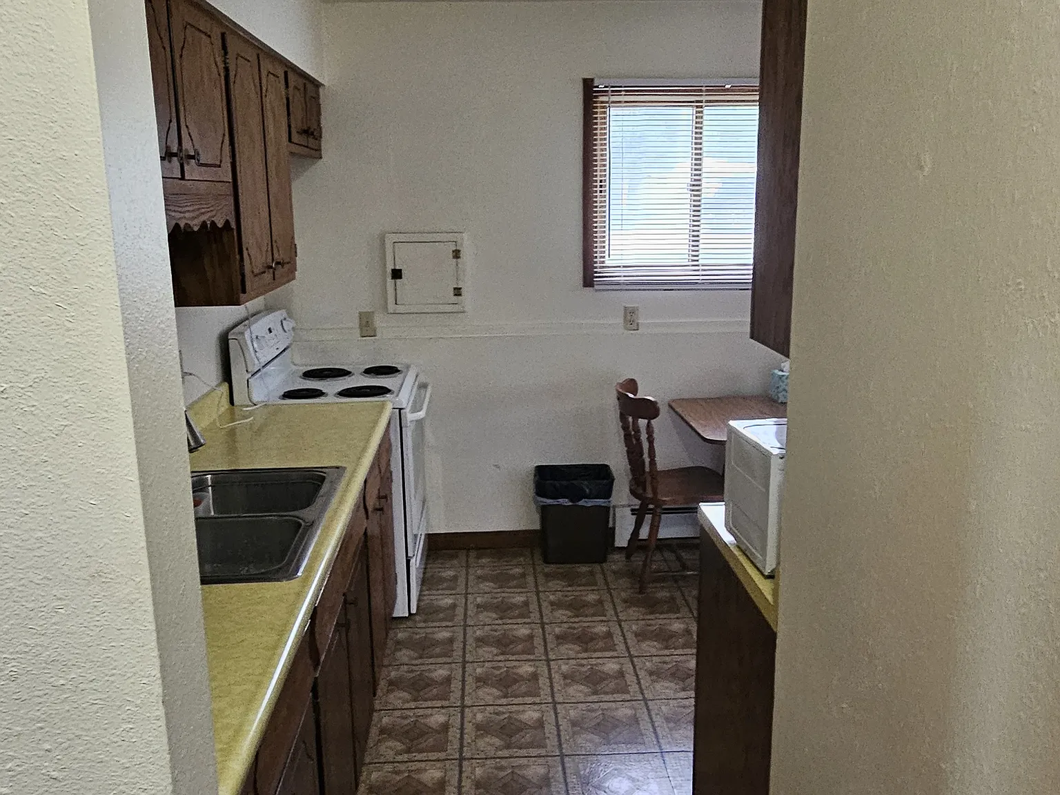 729 Halbert St — Photo 2