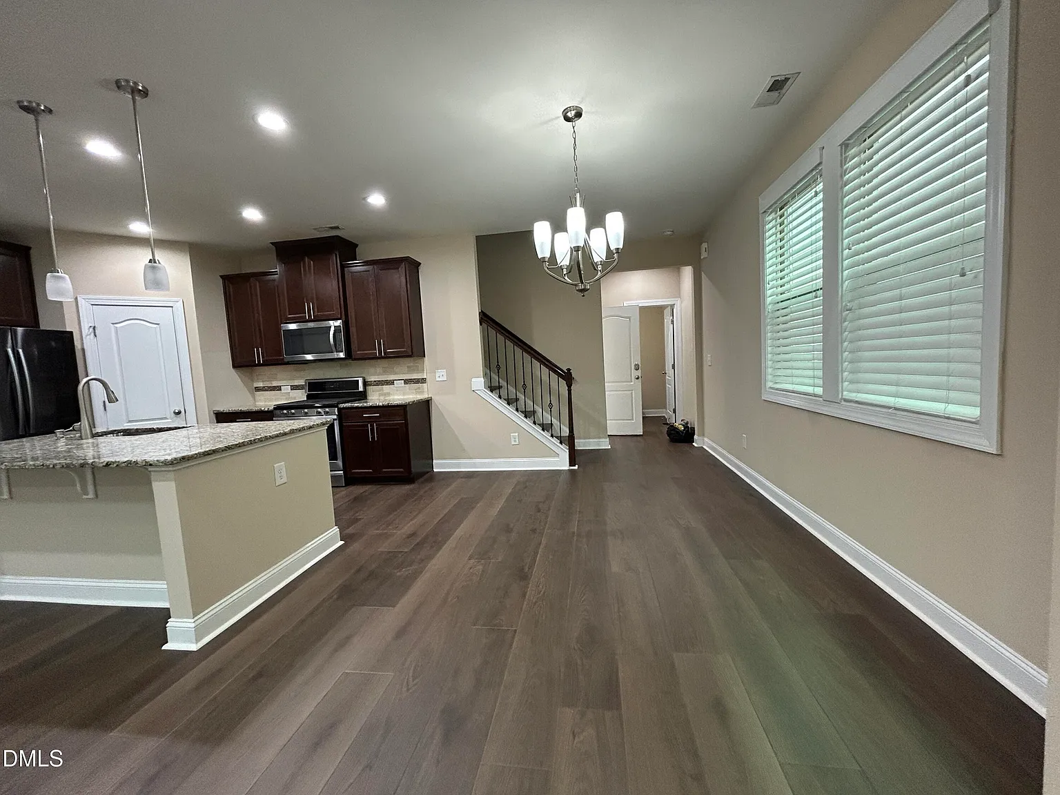 3 bed, 2.5 bath, 1901 sqft, $2,395 — Photo 4