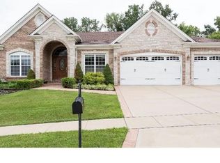 12 Harbor Hill Dr, Fenton, MO 63026