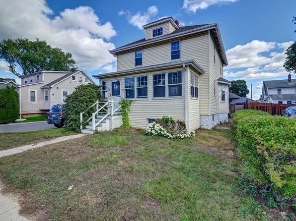 88 Robertson St, Quincy, MA 02169