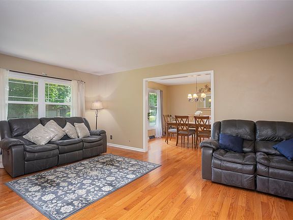 5th image of 5740 Clarendon Dr