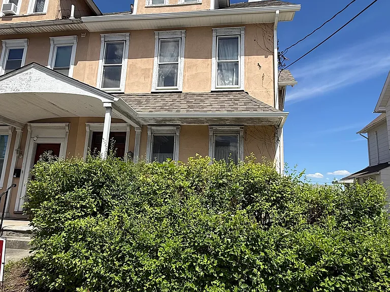 305 E 21st St — Photo 1