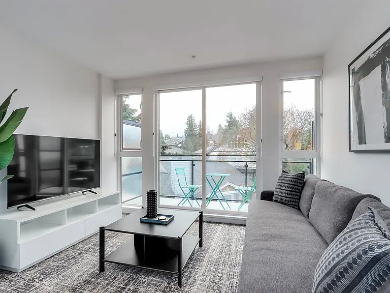 422 E 3rd St #41 — Photo 4