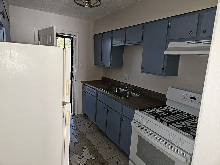 3737 Hillbrook Rd #5 — Photo 5