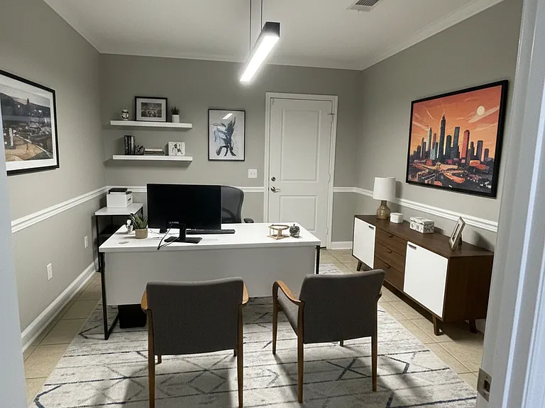 Hollywood Apartments — Photo 14