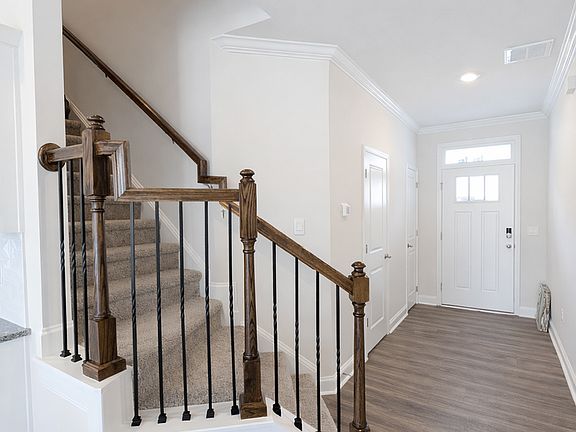 5th image of 377 Creekview Rd