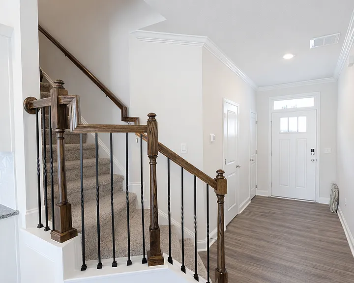 377 Creekview Rd — Photo 3