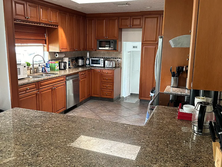 80 W Pine Tree Ave — Photo 1