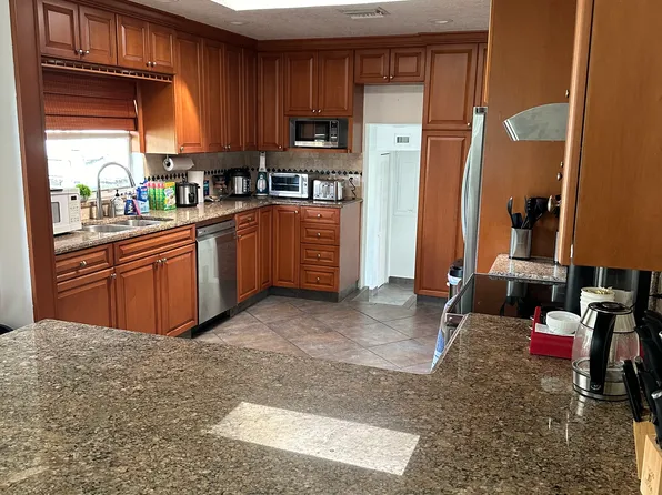 80 W Pine Tree Ave, Lake Worth, FL 33467