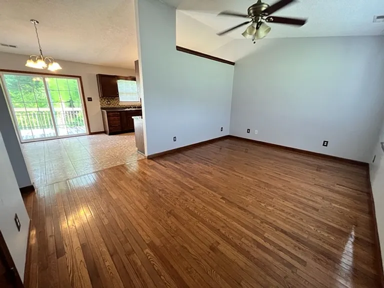 212 Winterberry Ct — Photo 3