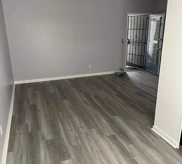 1875 Thomas Ave #11 — Photo 2